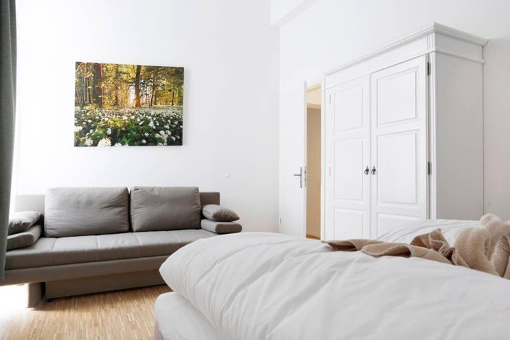 Apartment Sc 06 By Rockchair L Superhost Status L 4 Bedrooms Boxspringbeds 2 Bathrooms Balcony Elevator - Cozy Family & Business Flair Welcomes You! *